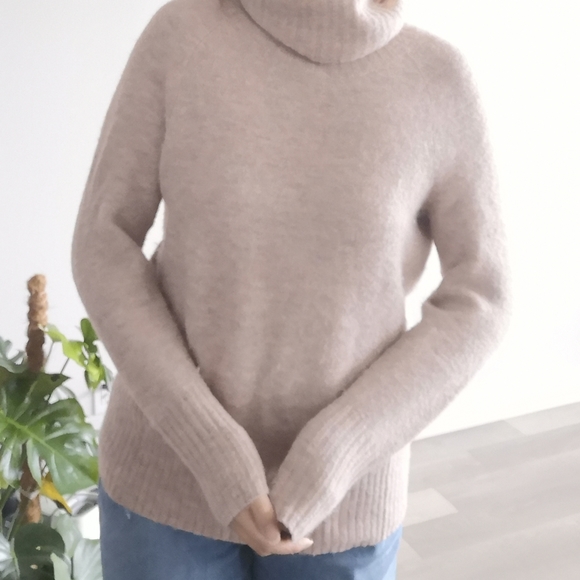 Aritzia Babaton sweater - Picture 6 of 8